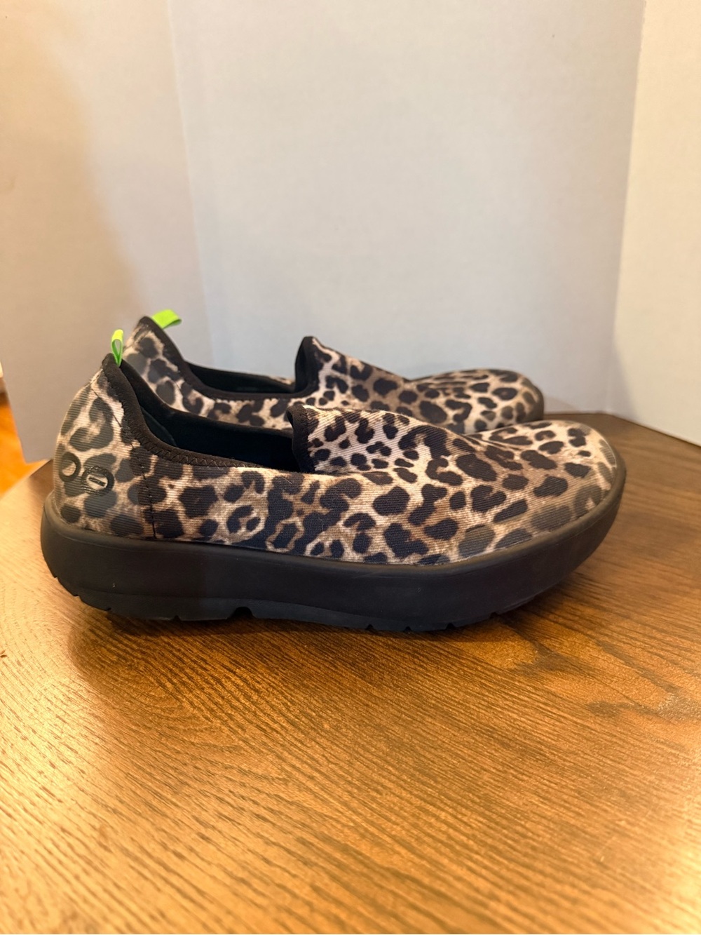 Oofos Oomg Eezee Cheetah Print Recovery Slip On Shoes Size EU 38.5 US 7.5 Women’